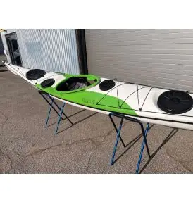 BRUGT Aquarius Stingray Carbon/kevlar 2021 havkajak med finne - Brugt kajak